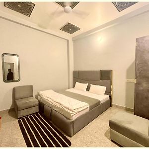 Hotel Prakash Guest House ! Varanasi ! Fully-Air-Conditioned Hotel At Prime Location With Off Site Parking Availability, Near Kashi Vishwanath Temple, And Ganga Ghat